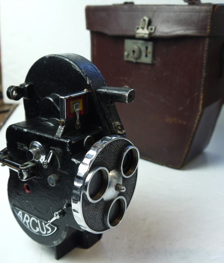 mwclassiccameras-20251030-259 Argus 16mm Clockwork motorised Camera with Triple turret (C mount) _ Leather case. NON-WORKING