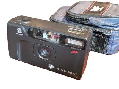Minolta Riva Mini 35mm Compact AF Point-&-Shoot camera, black + Strap &Tuf Traveller case
