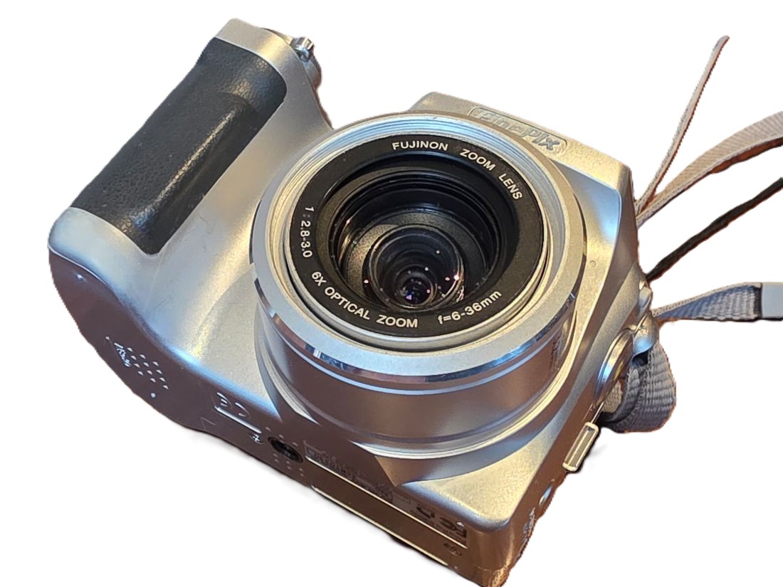 mwc20260109-12 Fuji Finepix S3000 3.2MP Digital Bridge Camera with 6-36mm f2.8-3 Fujinon 6X Zoom + AR-FX3 Adapter Ring/hood, Front Cap, Neck Strap & Olympus 128 MP XD Picture Card. Takes four AA Batteries