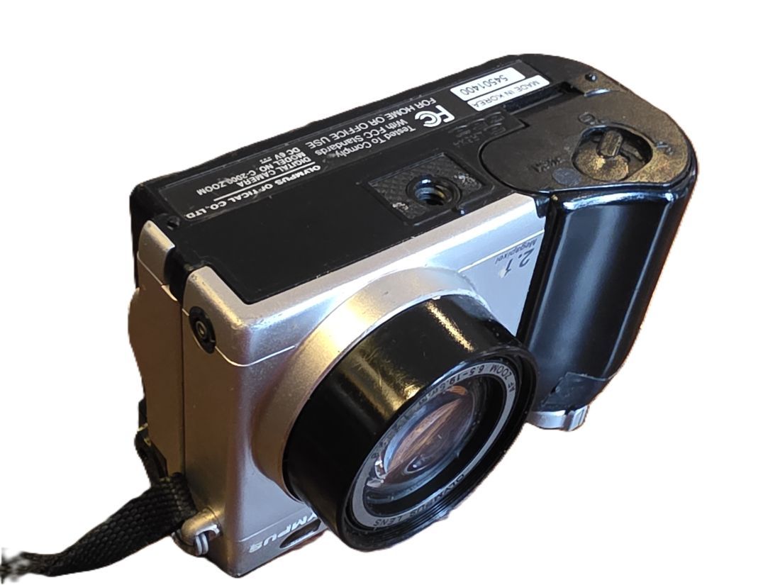 mwc20260109-138 Olympus Camedia C-2000 Z 2.1MP Digital Compact Point-&-Shoot camera with 6.5-19.5mm f2-2.8 3X Optical AF Zoom, with Strap, remote Control, Cleaning Tissue pack, Instructions & Lowepro case