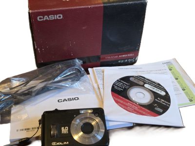 Casio EXILM Z110 6mp Digital camera, black, with 6.3-18.9mm f3.1-5.4 3X Optical Zoom + Wrist Strap, Lead, CD ROM, Instructions & Original Box