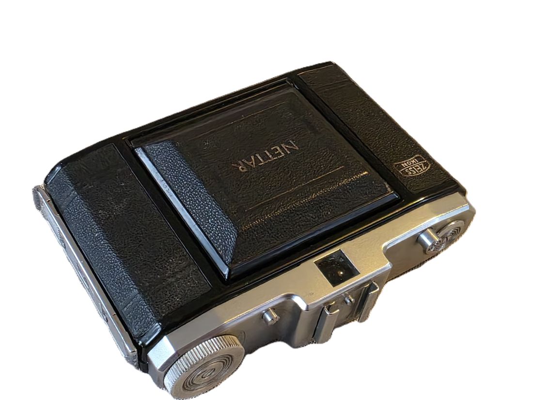 mwc20260109-178 Zeiss Ikon Nettar 517/16 6x6 on 120 folding camera with 75mm f4.5 Novar Anastigmat lens in Pronto shutter + Zeiss ER Case & Zeiss Ikon Nettar Original Packaging Box from Peeling & Komlosy, Distibutors for Zeiss Ikon Cameras