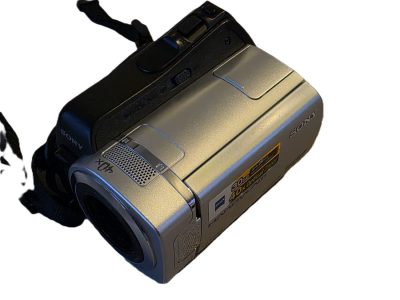 Sony Handycam DCR SR45 HDD Hybrid Camcorder (HDD & Memory Stick options) with Carl Zeiss 1.9-76mm f1.8 Vario Tessar + Battery & Strap