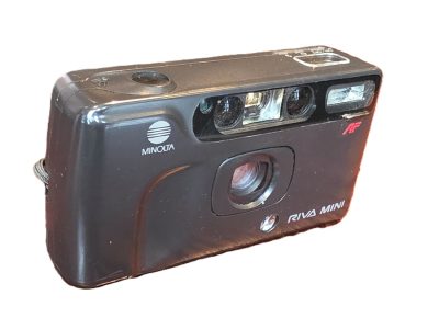 Minolta Riva Mini 35mm Compact AF Point-&-Shoot camera, black + Strap &Tuf Traveller case