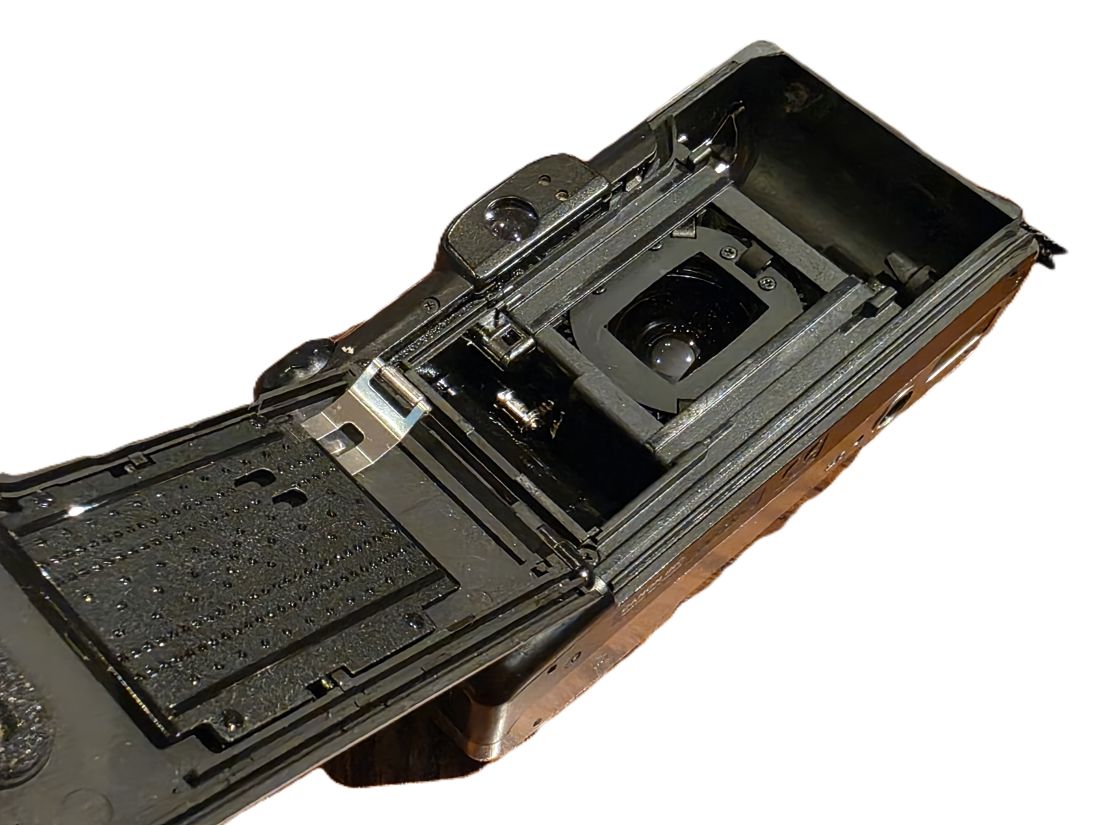 mwc20260109-216 Canon Sure Shot 105 Zoom 35mm Compact Autofocus Point-&-Shoot camera with 38-105mm lens + Strap & Case