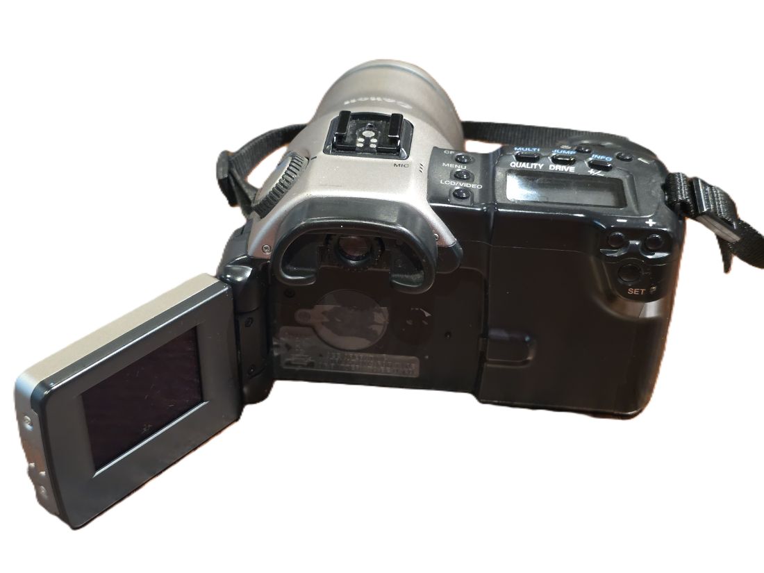 mwc20260109-221 Canon Powershot Pro70 1.7MP Early Digital Bridge Camera, Grey coloured, with 6-15mm f2-2.4 Zoom, with front cap & Strap