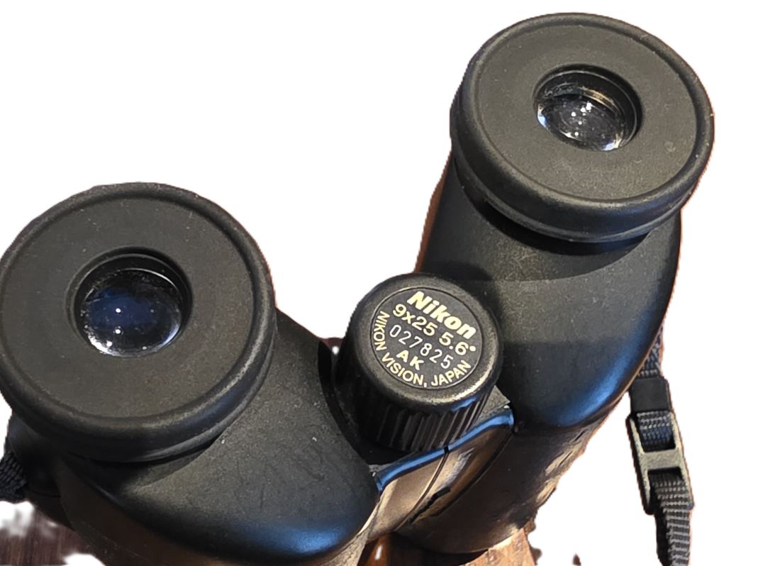 mwc20260109-25 Nikon 9x25 Travellite V Binoculars + one rear cap & pouch case