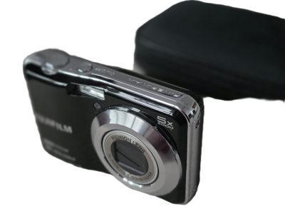 Fujifilm Finepix AX650 16MP Digital Compact camera, black, with 5.9-29.5mm f3.3-5.9 Fujinon zoom + Wrist Strap & Case