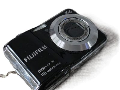 Fujifilm Finepix AX650 16MP Digital Compact camera, black, with 5.9-29.5mm f3.3-5.9 Fujinon zoom + Wrist Strap & Case
