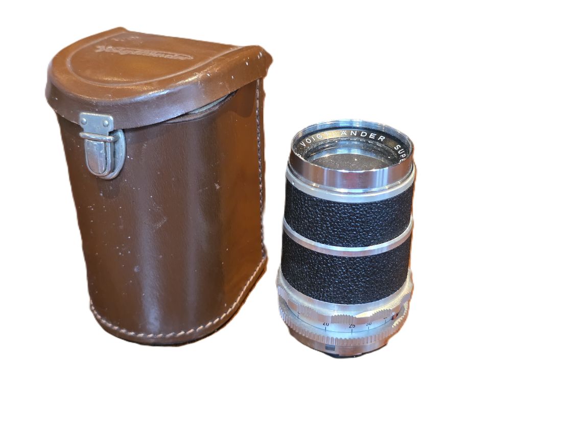 mwc20260109-42 Voigtlander 135mm f4 Super Dynarex Deckel mount Voigtlander Bessamatic mount lens, with Brown leather Spring case