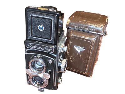 Yashica Mat 6x6 TLR with 80mm f3.5 Yashinon lens in Copal MXV shutter + ER case