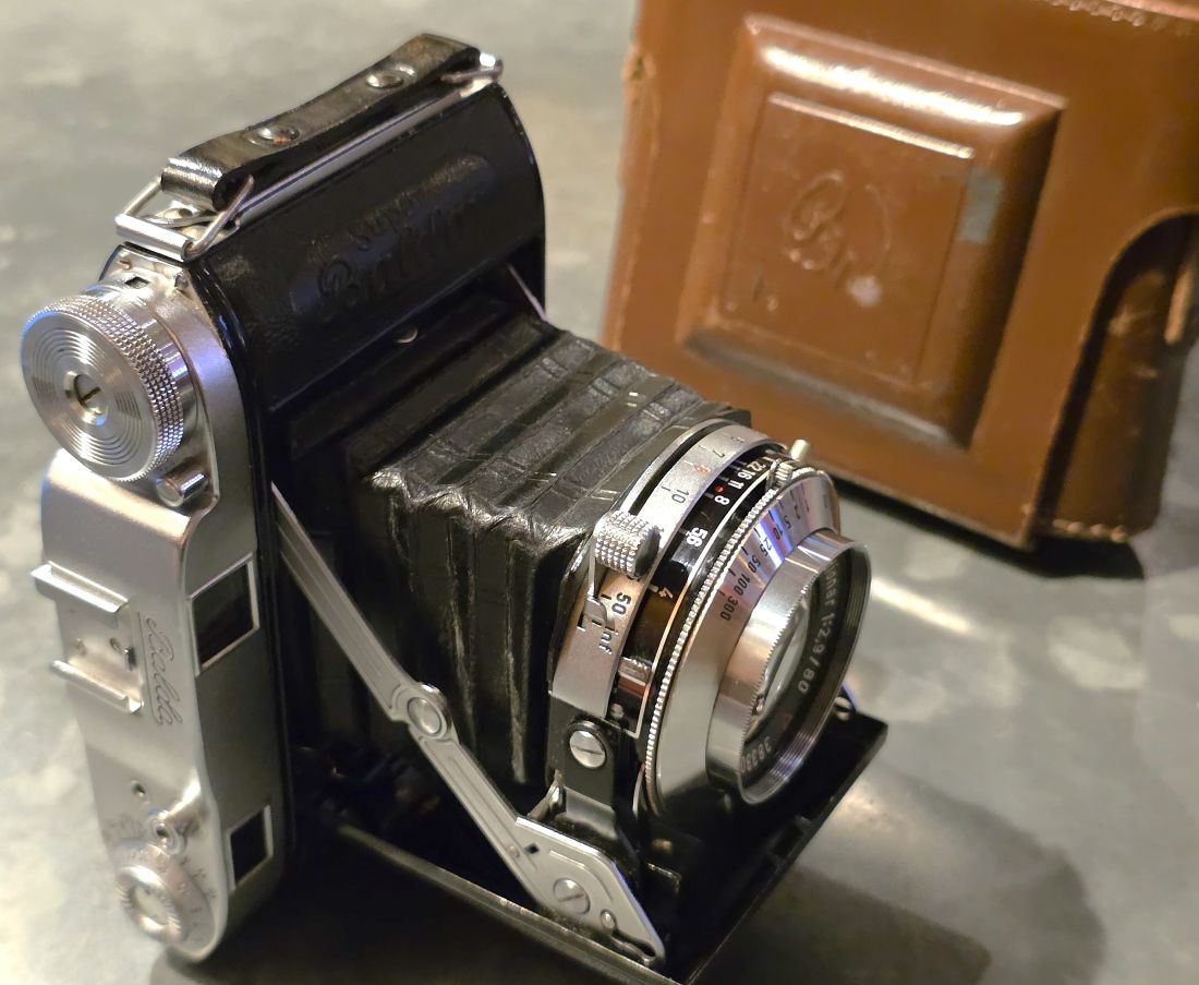 mwc20260213-10 Balda Super Baldax 6x6 folding Coupled Rangefinder camera with Schneider 80mm f2.9 Radionar lens in Prontor-SVS shutter + ER case