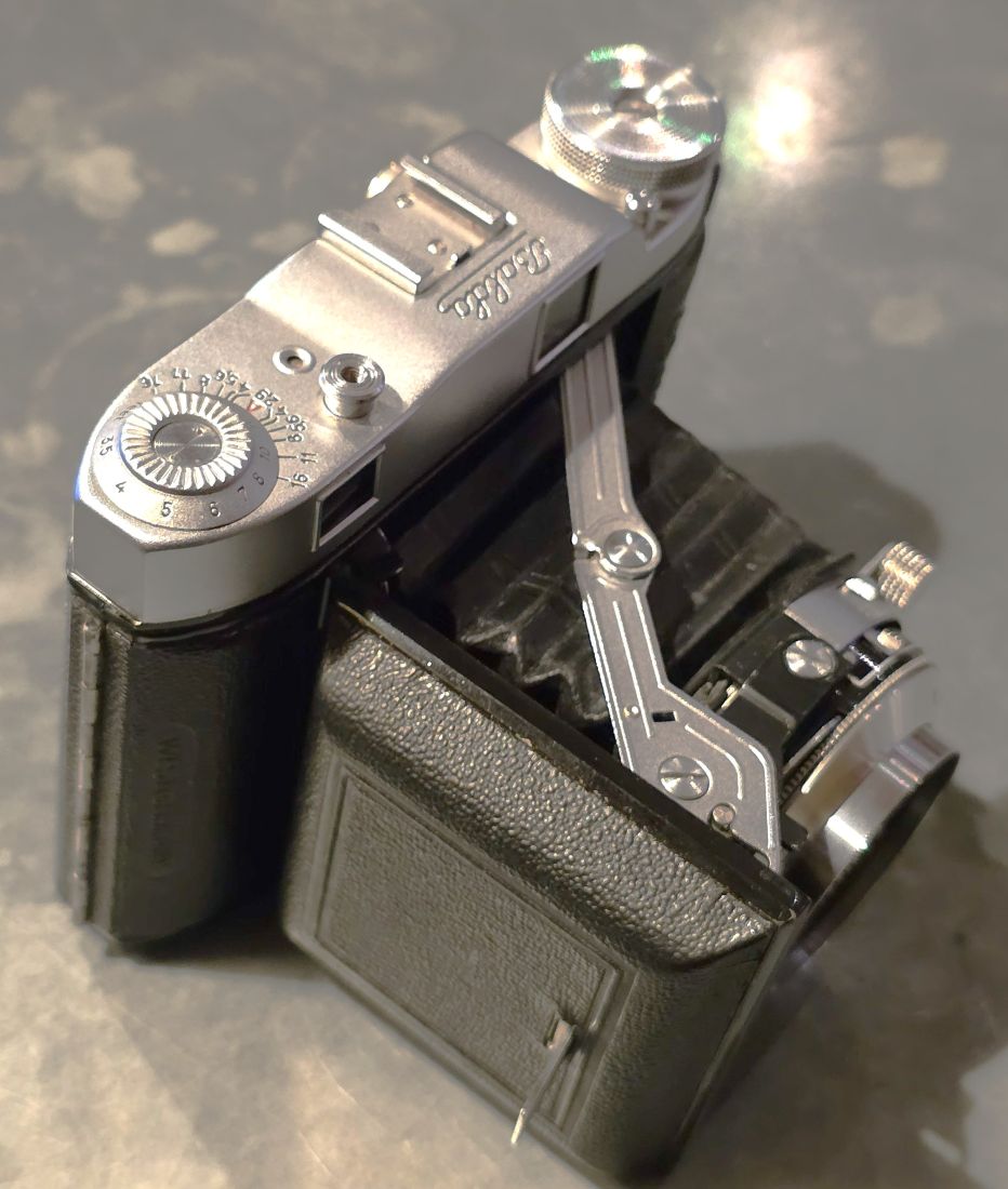mwc20260213-14 Balda Super Baldax 6x6 folding Coupled Rangefinder camera with Schneider 80mm f2.9 Radionar lens in Prontor-SVS shutter + ER case