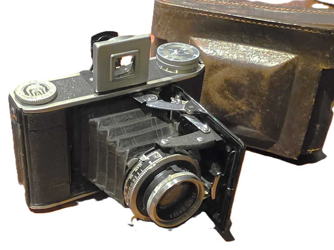 mwc20260213-84 Voigtlander Bessa 66 folding camera with 7.5cm f3.5 Skopar lens in Compur Rapid shutter + ER case