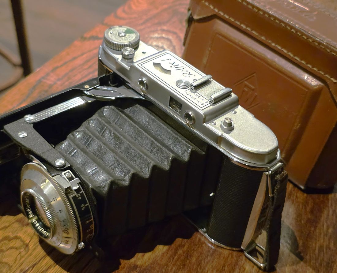 mwc20260213-92 Franka Rolfix I 6x9/6x6 folding uncoupled rangefinder camera with Schneider 105mm f4.5 Radionar lens in Pronto shutter + ER case