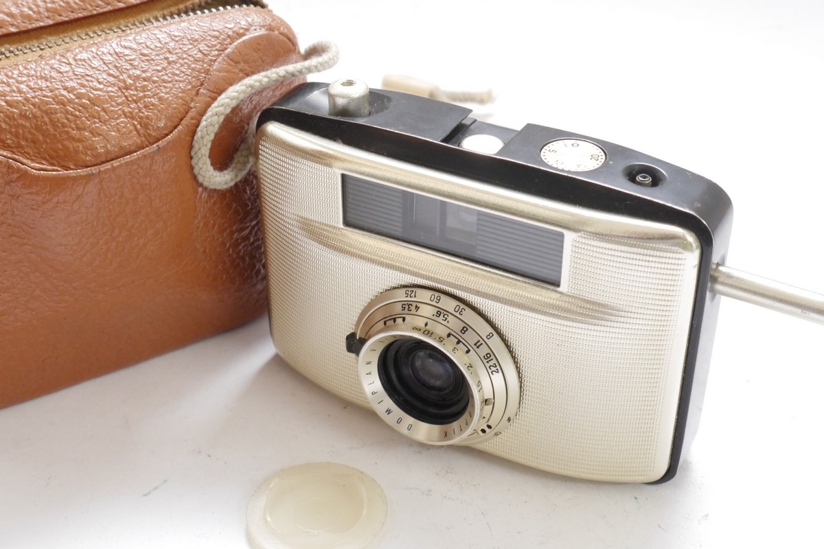 mwclassiccameras-20170922-61 Pentacon Penti II 35mm Half-Frame camera, GOLD coloured, with Meyer 30mm f3.5 Domiplan lens. Shutter cocked & film advance by pressing a side lever. With makers ER case