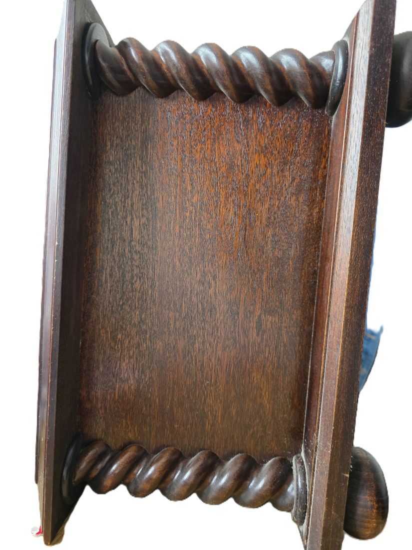mwc20260313-40 Attractive large Wooden Cabinet with 3 drawers to hold 25 Gold Full Sovereign Coins (75 in total) & Lower drawer for large coins sets and literature, Top plate engraved "The Medallic History of Britain...". 510 x 380 x 260mm