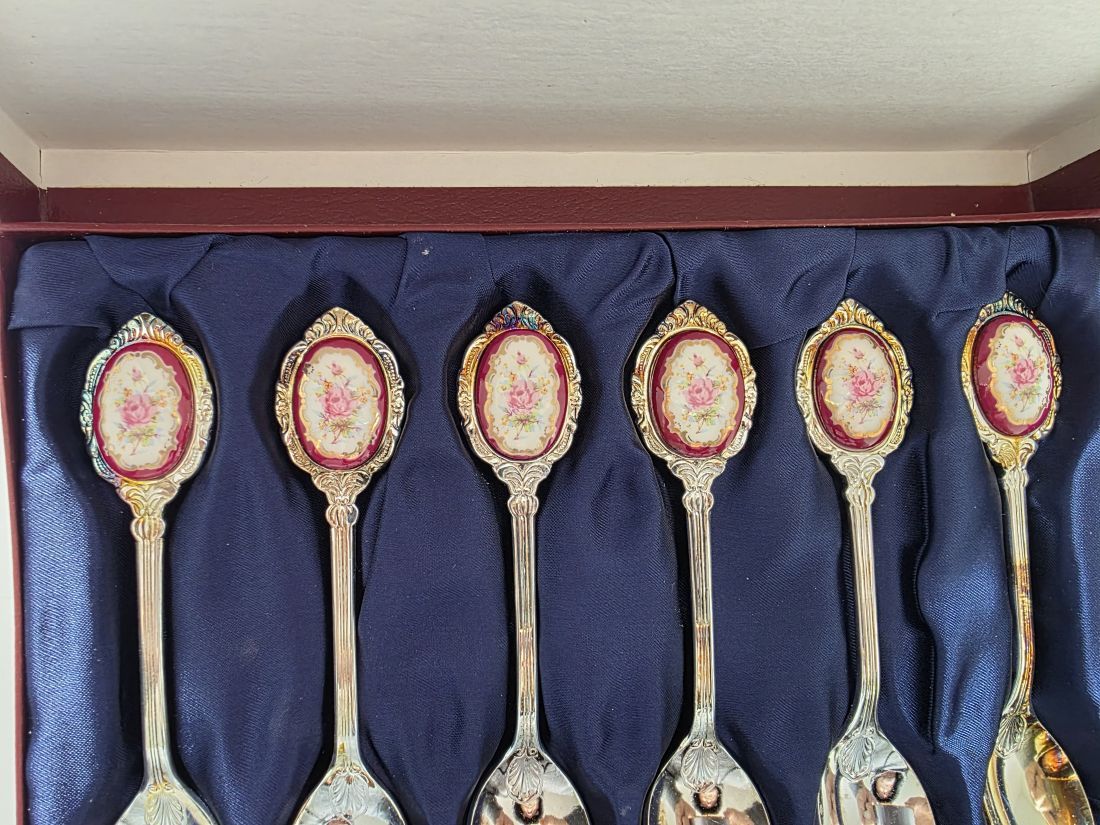 mwc20260313-63 Unbranded 6-Piece Antique Style Teaspoon Set with Rose Flower image on the Ceramic handles. In makers fitted hinging Box