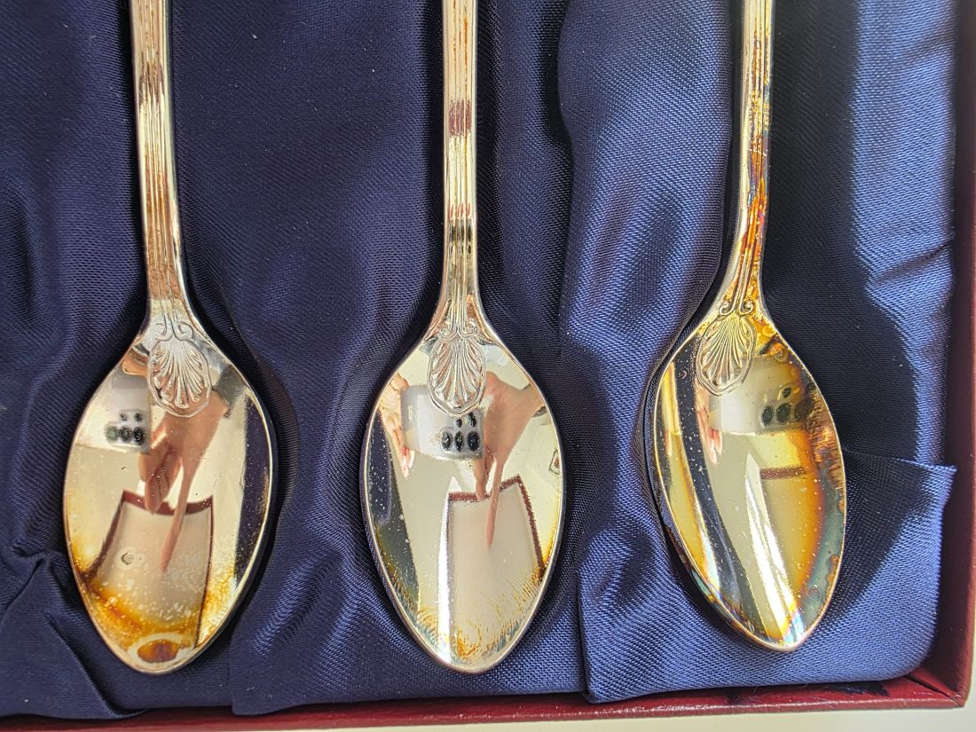 mwc20260313-68 Unbranded 6-Piece Antique Style Teaspoon Set with Rose Flower image on the Ceramic handles. In makers fitted hinging Box