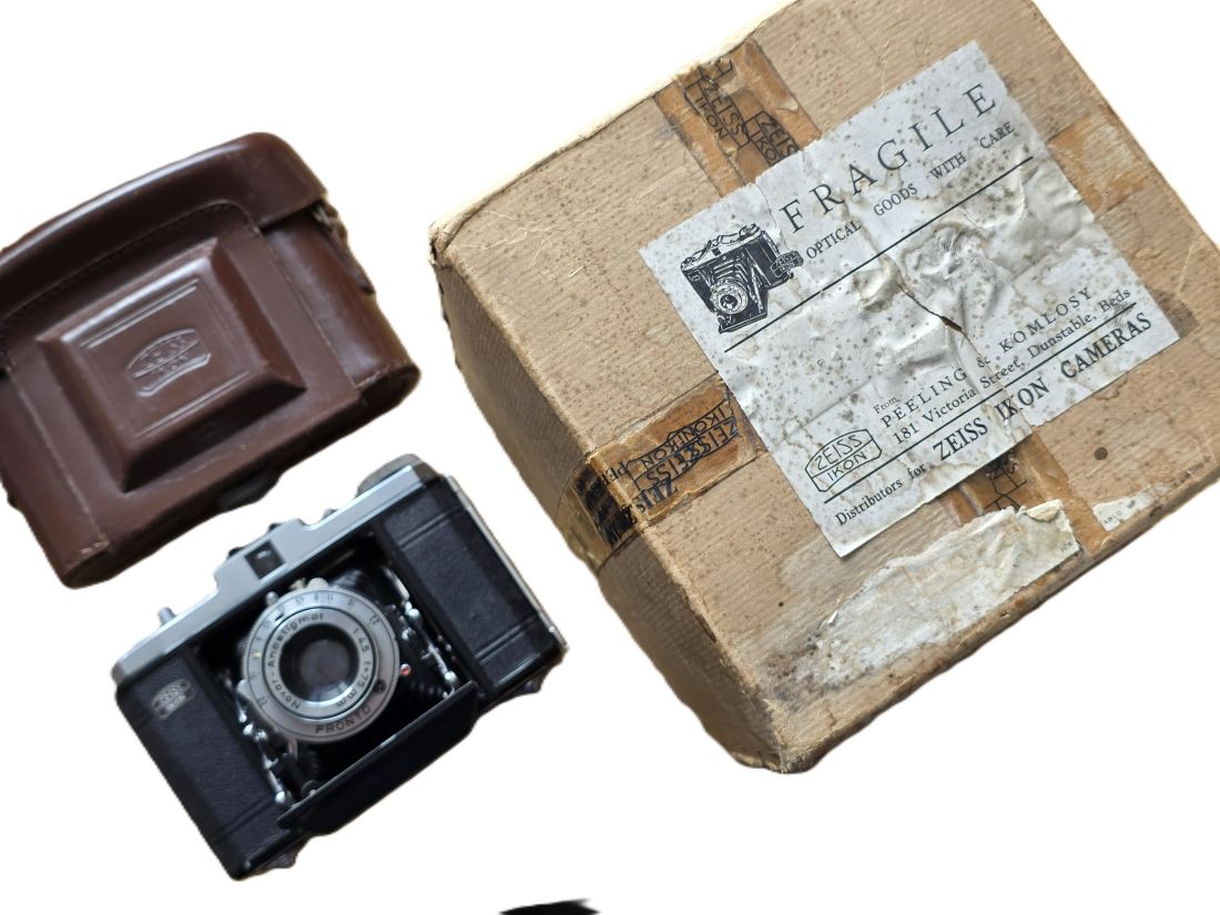 mwc20260320-134 Zeiss Ikon Nettar 517/16 6x6 on 120 folding camera with 75mm f4.5 Novar Anastigmat lens in Pronto shutter + Zeiss ER Case & Zeiss Ikon Nettar Original Packaging Box from Peeling & Komlosy, Distibutors for Zeiss Ikon Cameras