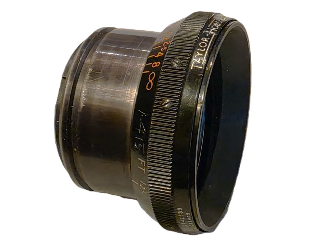 20260403-42 Cooke 35mm f2 Speed Panchro Series II T2.3 coated Cine lens. No Iris Diaphragm. No focusing/mount. With a matching Taylor Hobson barrel in Arriflex mount + Arriflex rear cap. MISSING THE REAR GLASS ELEMENT