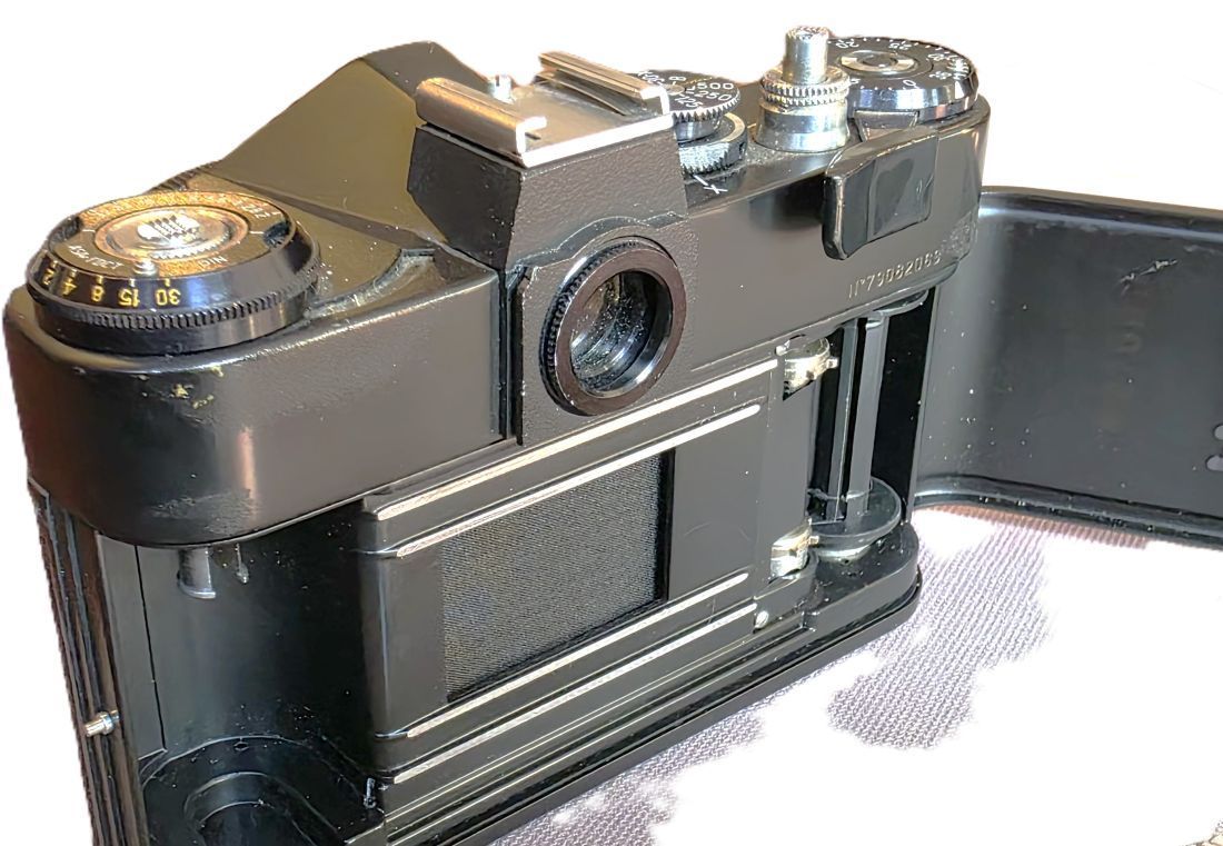 20260410-15 Zenit EM Black 35mm SLR, metered + 58mm f2 Helios-44M M42 lens & ER case