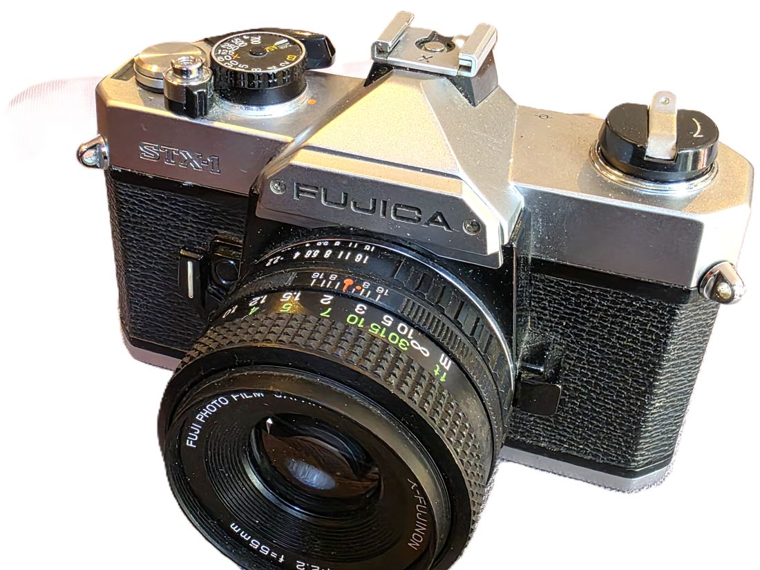 20260410-22 Fujica ST605 35mm SLR, Chrome + 55mm f2.2 Fujinon M42 Screw mount lens, front cap & Case base. For repair/spare parts