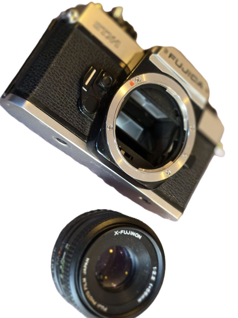 20260410-28 Fujica ST605 35mm SLR, Chrome + 55mm f2.2 Fujinon M42 Screw mount lens, front cap & Case base. For repair/spare parts