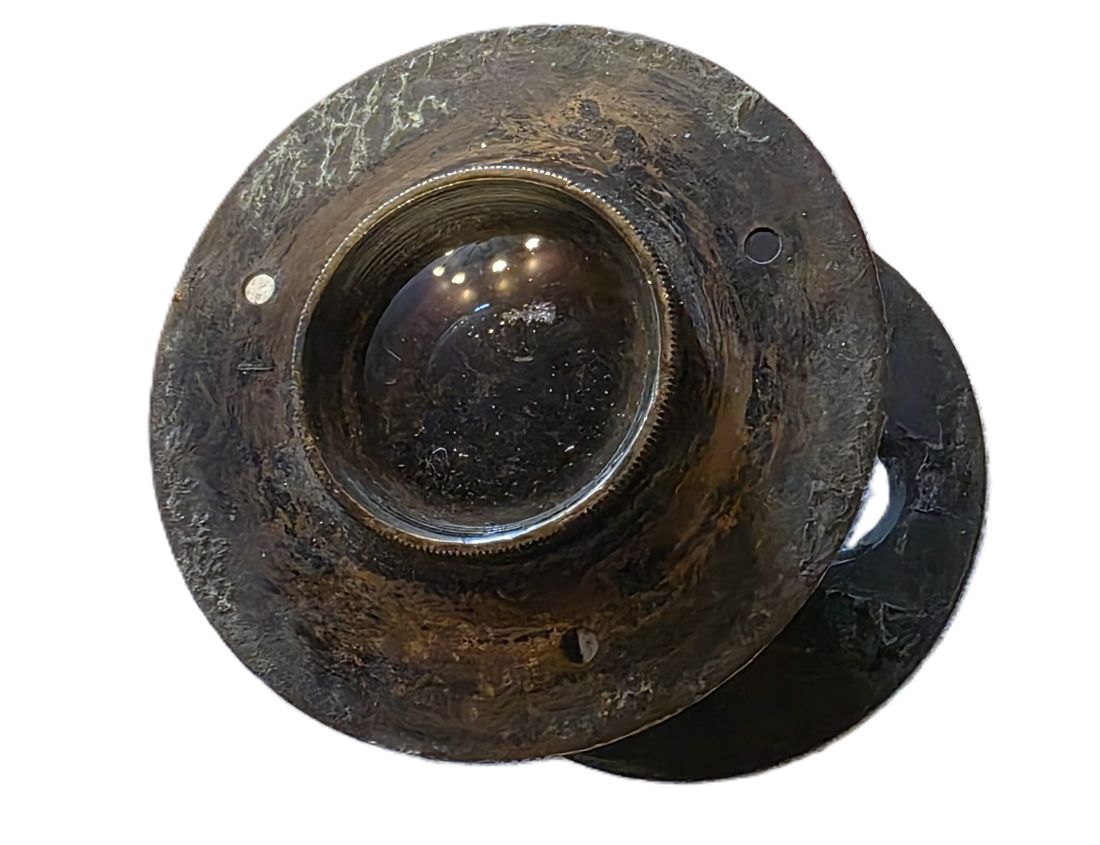 20260410-56 Unbranded 6 inch Estimated) brass lens with rotating wheel apertures & flange. Glass diameter 25-30mm. Length is 35mm