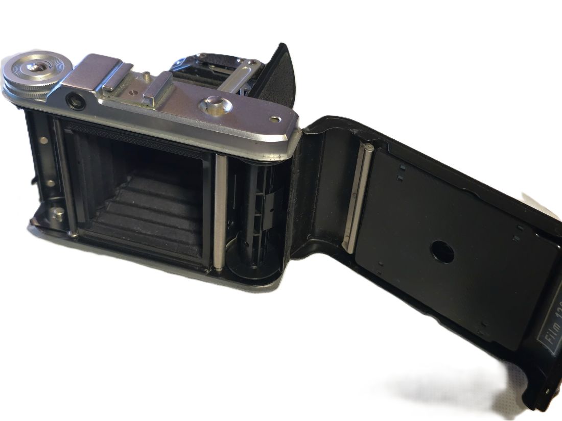 20260424-88 Voigtlander Perkeo I 6x6 on 120 folding camera with 75mm f4.5 Vaskar coated lens in Pronto shutter