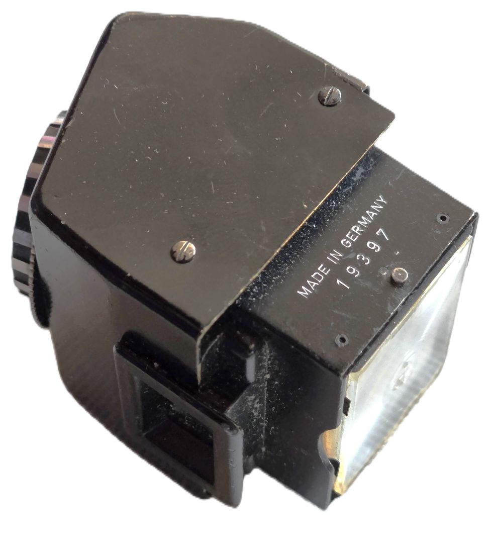 20260501-24 Harwix Berlin TTL-Prisma CDS metered prism finder for Exakta SLR, with focusing screen.