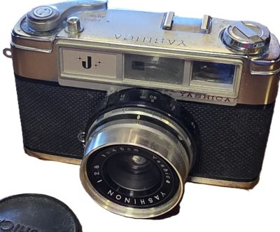 Yashica J 35mm Coupled Rangefinder camer awioth 4.5cm f2.8 Yashinon lens + front cap