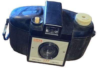 Kodak Brownie 127 Camera, Black Bakelite body, with Dakpon lens + Strap