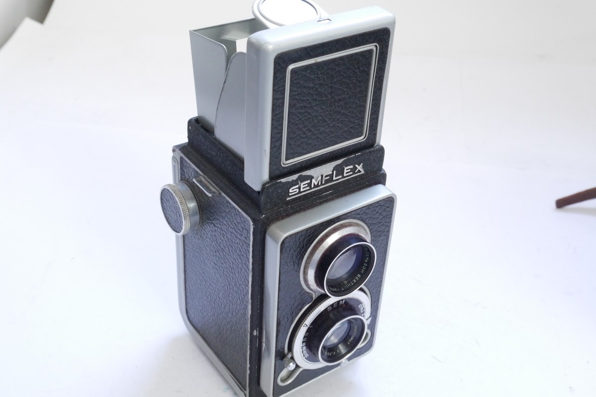 mwclassiccameras-20171103-160 Semflex 6x6 on 120 TLR with Som Berthiot 75mm f4.5 Anastigmat coated lens in Orec shutter + ER case
