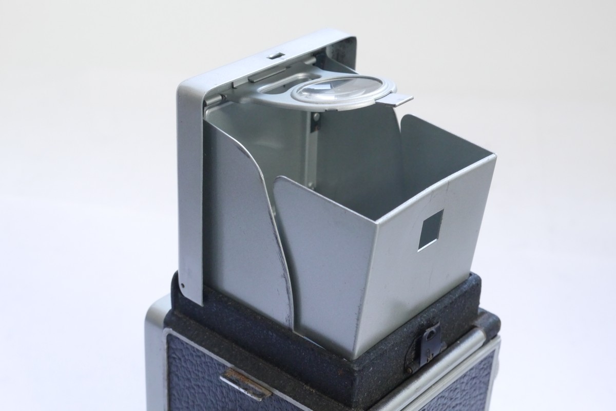 mwclassiccameras-20171103-161 Semflex 6x6 on 120 TLR with Som Berthiot 75mm f4.5 Anastigmat coated lens in Orec shutter + ER case