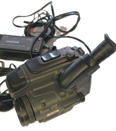 JVC GR-SZ1E SVHS Camcorder with 6.4-52mm/6.8-71mm f1.8 Zoom lens, front cap, TV leads, AC Power Adapter & Tape Cassette
