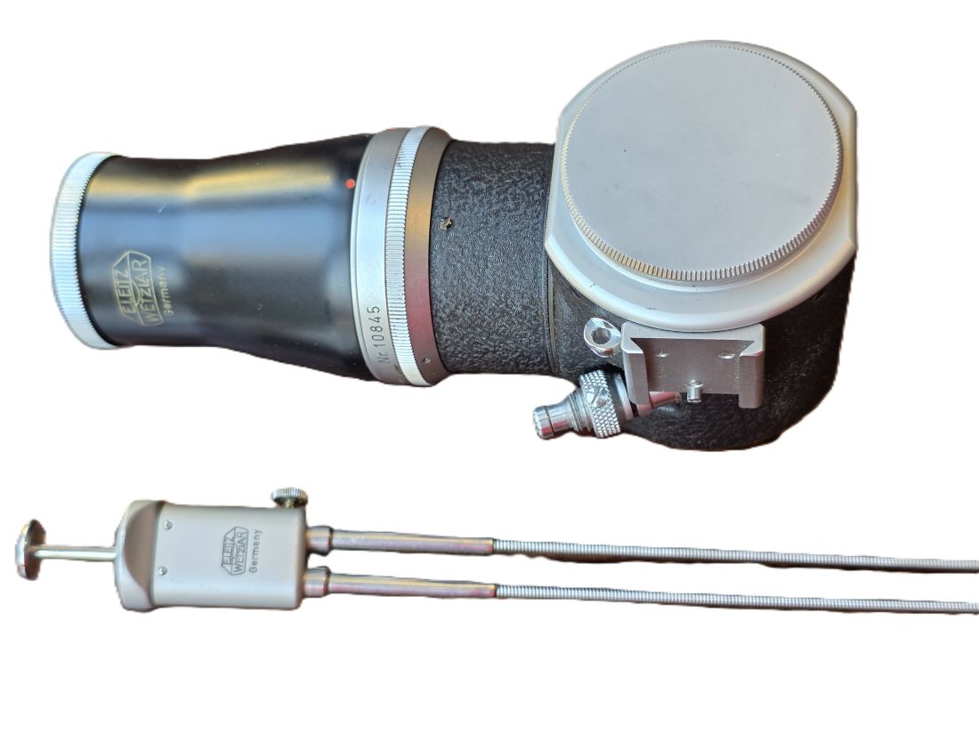 20260612-72 Leitz Visoflex I Reflex housing with 5X Vertical removable finder, Original L39 caps, Double cable release & Leitz Red Box (OZVXO)