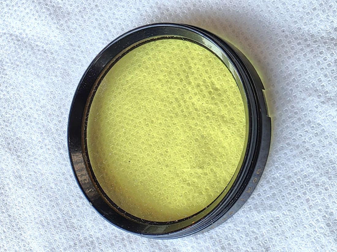 20260619-52 Zeiss ikon 42mm Push-on Yellow G1 filter black rim 323/1 + Zeiss Brown Bakelite keeper case