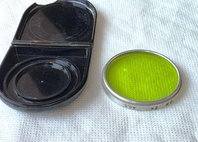 Zeiss Ikon 40.5mm Screw-in Green GR 2X Filter, Chrome rim + Brown Bakelite keeper case