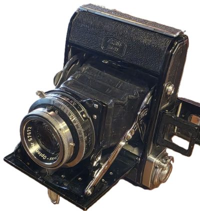 Zeiss Ikon Ikonta 521 6x4.5 on 120 folding camera with Albada finder & Zeiss-Opton 75mm f3.5 Tessar coated lens in Compur-Rapid sjitter + Zeiss Ikon ER case. UNCOMMON MODEL WITH ZEISS-OPTON LENS