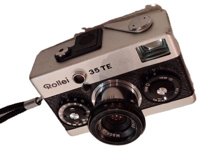 Rollei 35 TE chrome, 35mm CDS LED metered camera with 40mm f3.5 Tessar collapsible lens + Rollei strap