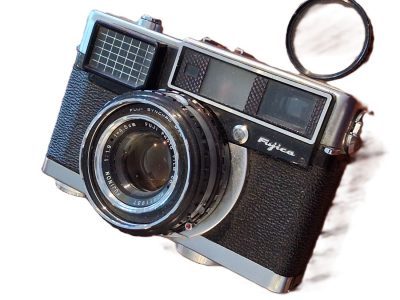 Fujica 35-EE 35mm Selenium metered coupled rangefinder camera, with 4.5cm f1.9 Fujinon lens + Kenko Skylight filter & case base