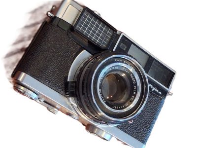 Fujica 35-EE 35mm Selenium metered coupled rangefinder camera, with 4.5cm f1.9 Fujinon lens + Kenko Skylight filter & case base