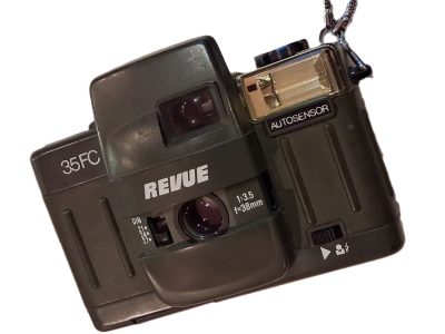 Revue 35FC  Green 35mm compact Point & Shoot camera, CDS metered with 38mm f3.5 lens. With built-in flash + short chain strap. Front lens cover springs upwards for use. Takes two AAA batteries