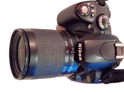 Nikon D40 Digital SLR + Nikon 28-100mm f3.5-5.6 G AF Nikkor, with Jessops UV filter, front cap, Nikon Strap, Nikon EN-EL9 Battery & Jessops small case with strap. No charger